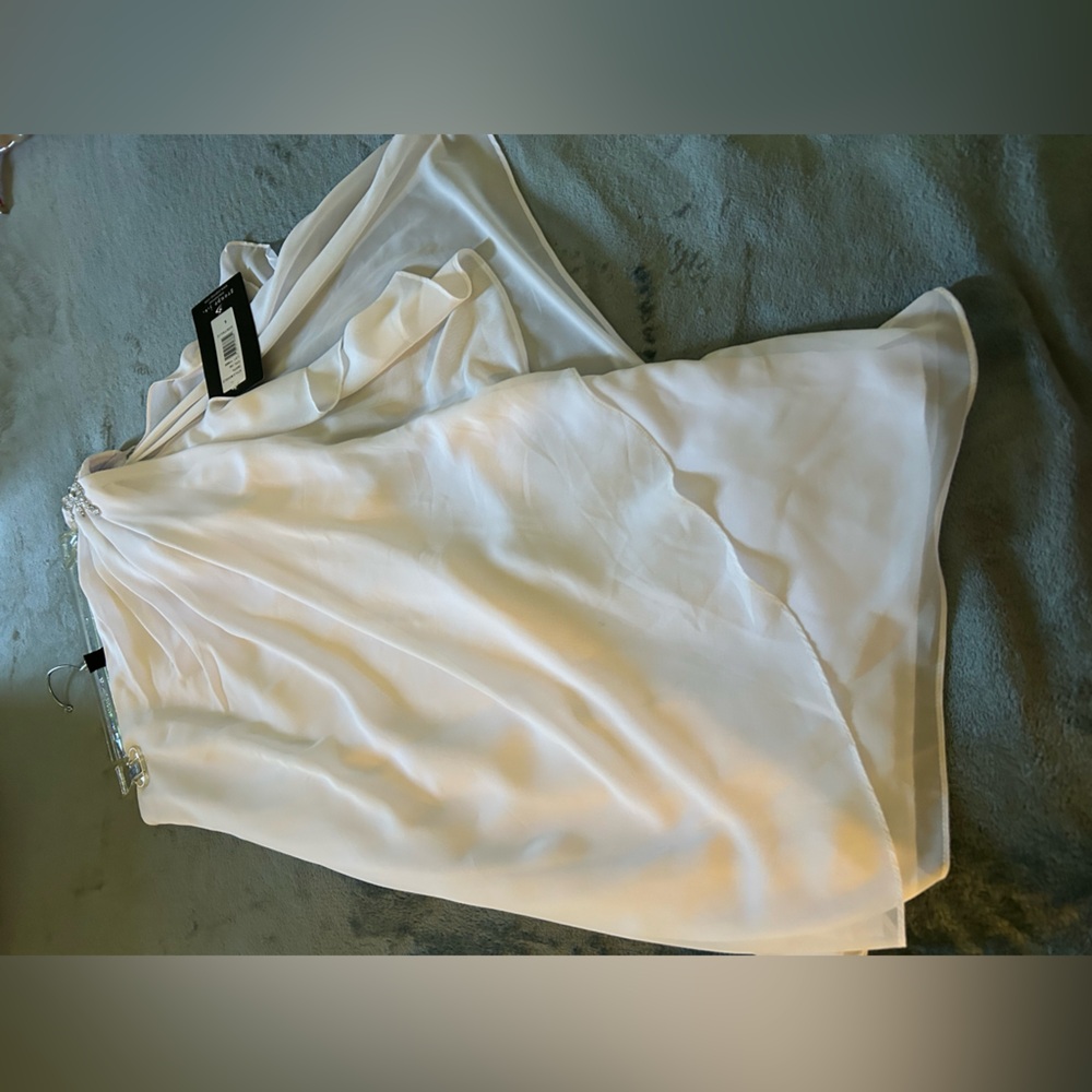 Elegant White One-Shoulder Dress